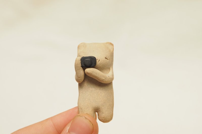 Ceramics Bear Brooch ~ Uncle Mii n' Camera - 胸針/心口針 - 陶 咖啡色