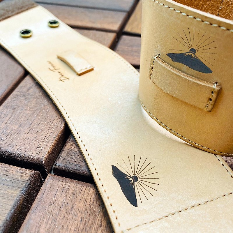 【Valentine's Day Gift】【Mount Fuji】Vegetable Tanned Leather Eco-Friendly Cup Cover/Beverage Bag/Take Out - Beverage Holders & Bags - Genuine Leather 