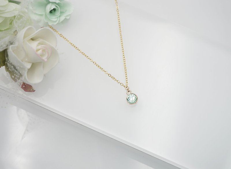 Swarovski Crystal Necklace (Color: Chrysolite) - สร้อยคอ - เครื่องเพชรพลอย สีเขียว