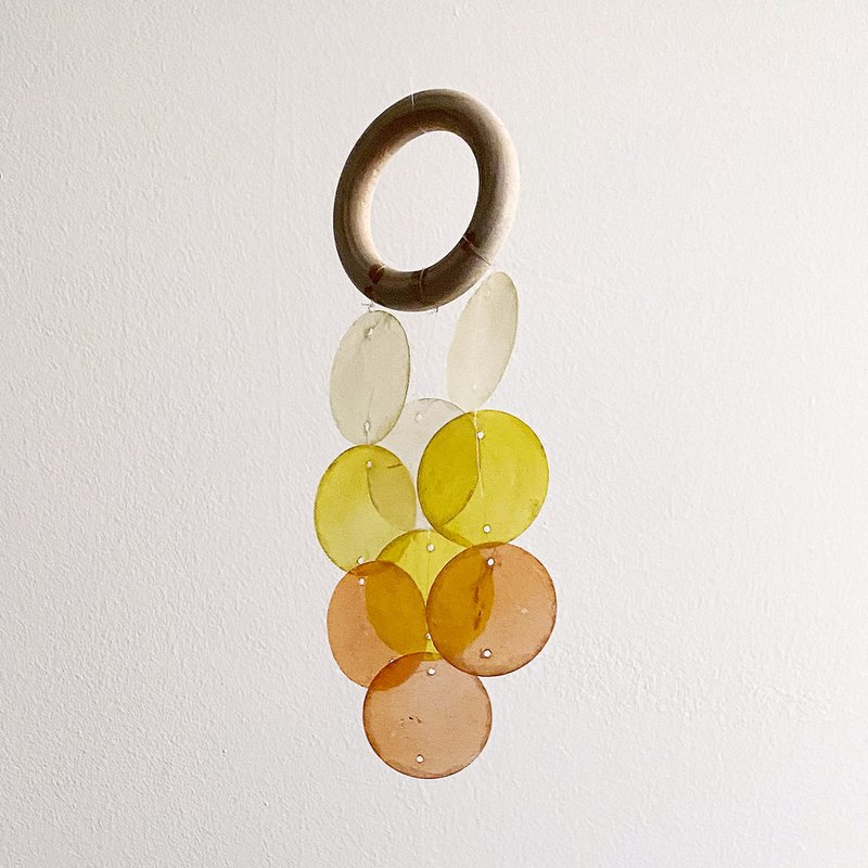 DIY-KIT|Italian Stationery-Spring Light-Circle(S)Shell Wind Chime Mobile |#0-457 - อื่นๆ - เปลือกหอย สีส้ม