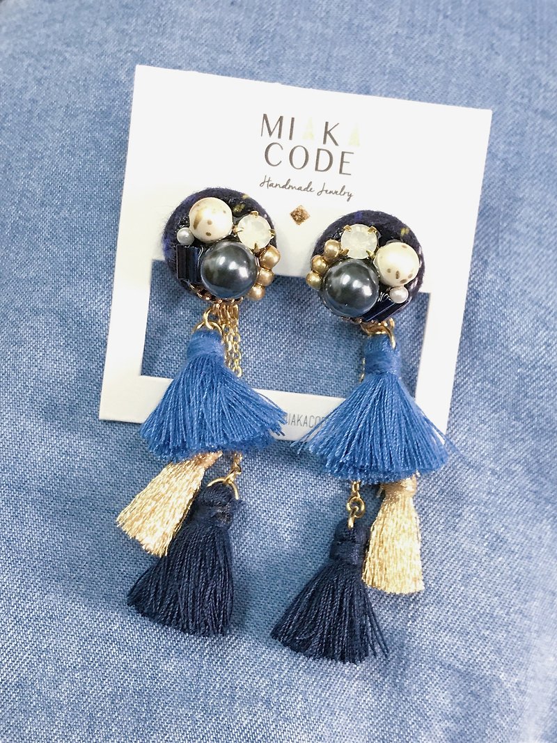 Blue Checked Cloth Pearl Tassel Japanese Earrings/ Clip-On - ต่างหู - วัสดุอื่นๆ สีน้ำเงิน