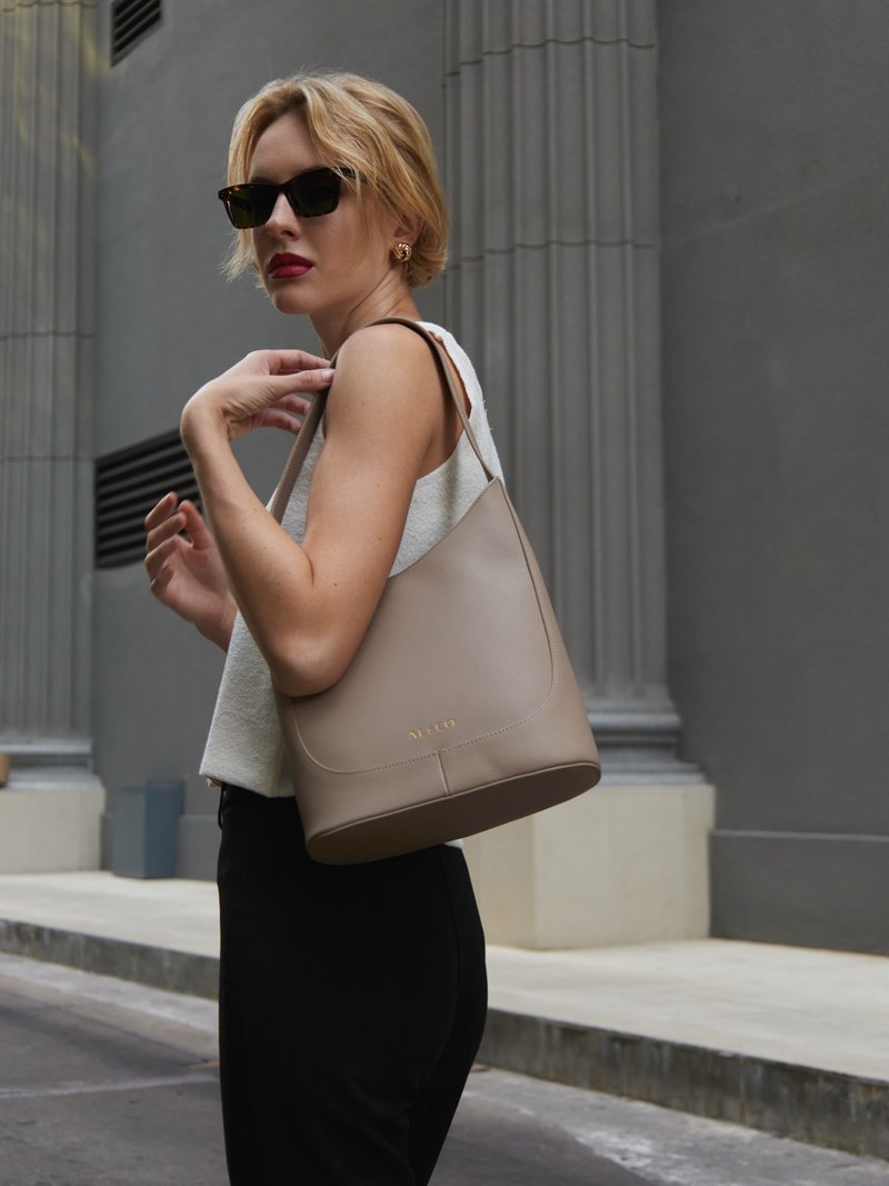 AL&CO | Kate City Hobo in Latte - 其他 - 真皮 卡其色