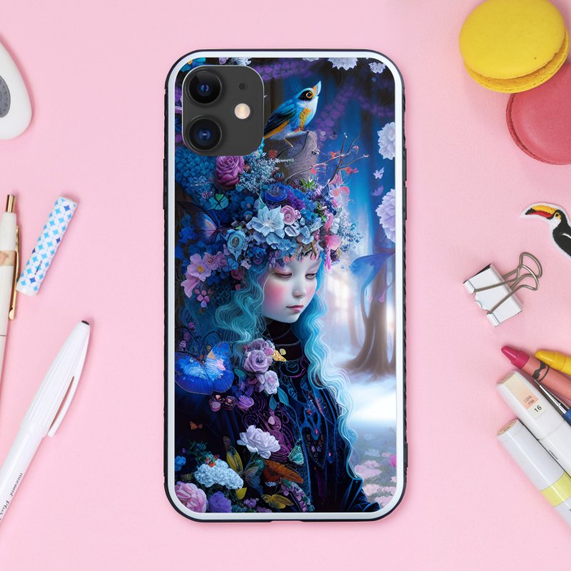 幻想的でシックできらびやかなゆめかわいい森の中の魔女と鳥や蝶や花 スマホケース【強化ガラス仕上げ】iPhone16 対応 - 手機殼/手機套 - 塑膠 多色