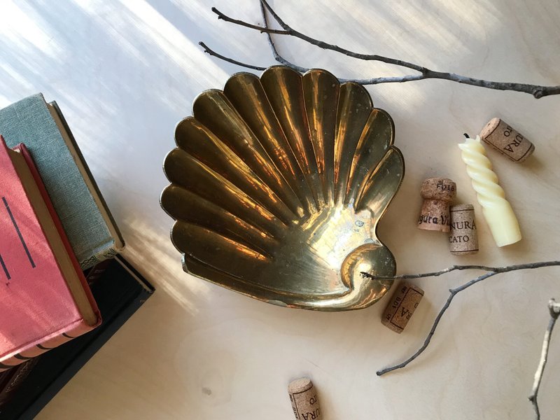 Early copper / shell shaped storage tray - กล่องเก็บของ - ทองแดงทองเหลือง สีทอง