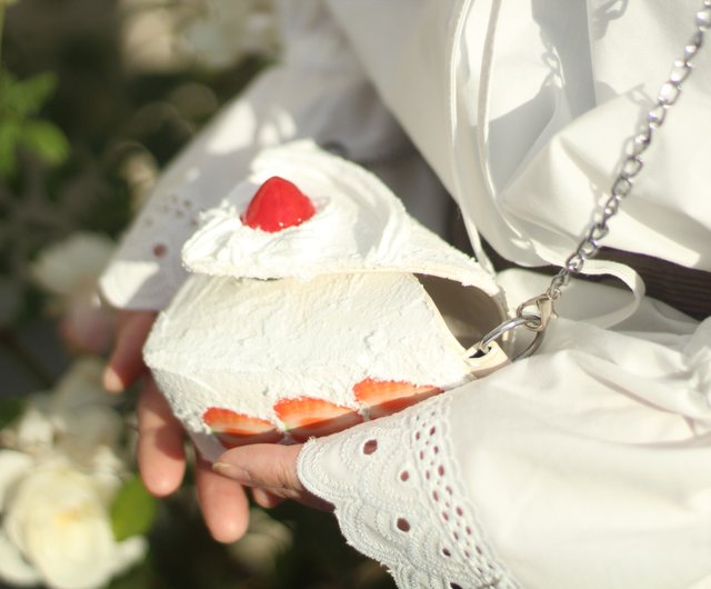 チェルシィ いちごケーキショルダーバッグ 白 ピンク ハンドメイド チョコストロベリーケーキショルダーバッグ | チェルシィ