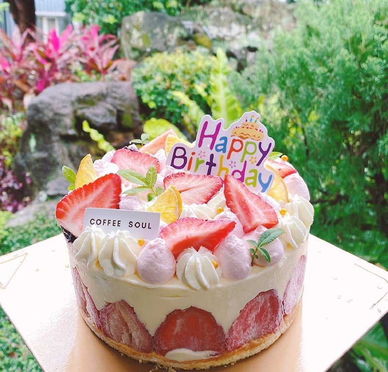 Out of season Strawberry White Chocolate Mousse Cake Available for Home Delivery Dessert Birthday Cake Celebration - เค้กและของหวาน - กระดาษ 