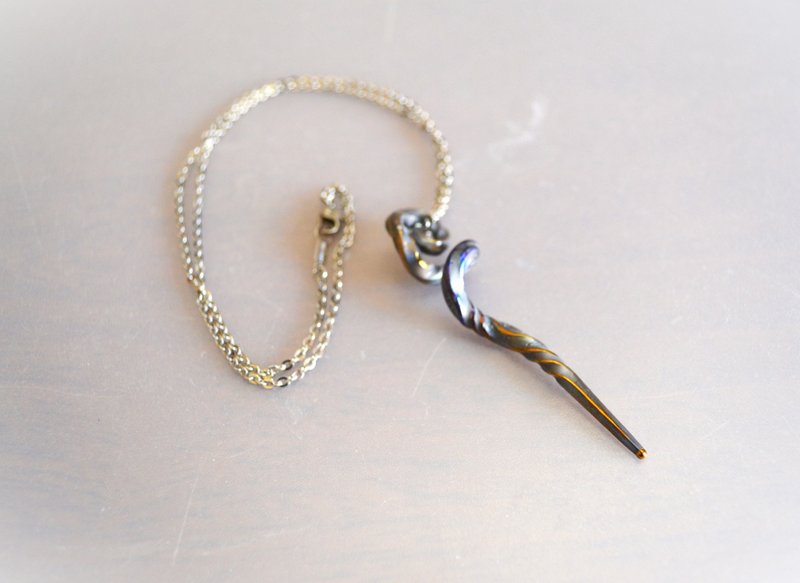 Titanium pendant・Amulet・Wand=フィボナッチ数列のアミュレット=６８mm - ネックレス - 金属 多色