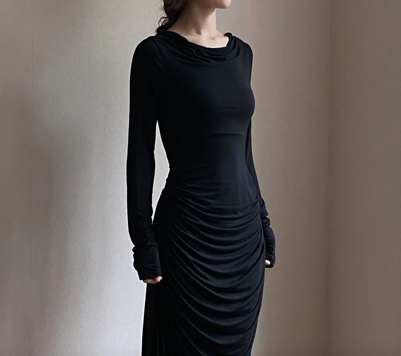 法式極簡 針織褶皺連身裙 後背鏤空長裙 - 洋裝/連身裙 - 其他材質 黑色