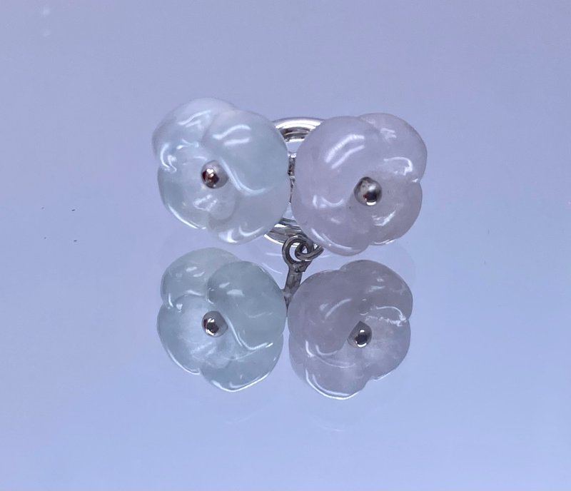 Two flowers shaped icy jadeite charms in 18K white gold and diamond - พวงกุญแจ - เครื่องเพชรพลอย 