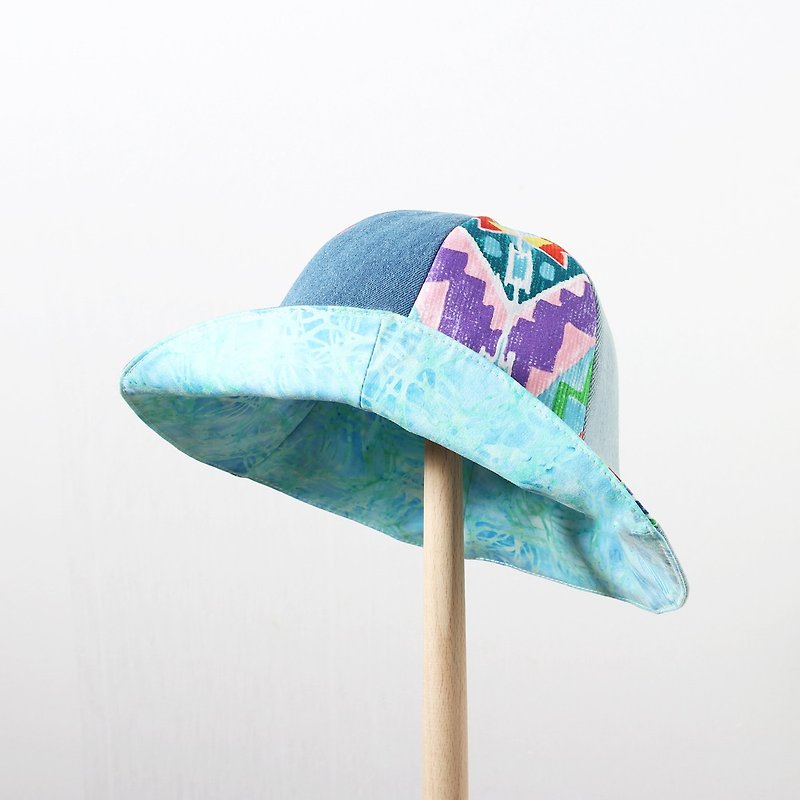 JOJA [limited] light blue bathed x cowboy totem double-sided flower-shaped cap - หมวก - ผ้าฝ้าย/ผ้าลินิน สีน้ำเงิน