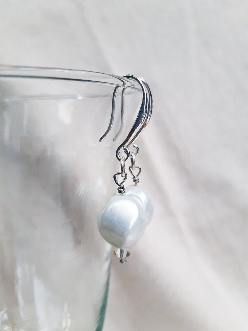 Romantic white seafoam earrings/ Clip on - 耳環/耳夾/耳骨夾 - 貝殼 白色