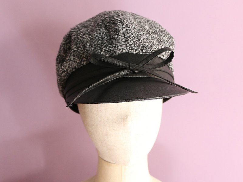 A Black faux fur & leather Cap 60s style - หมวก - ขนแกะ สีเทา