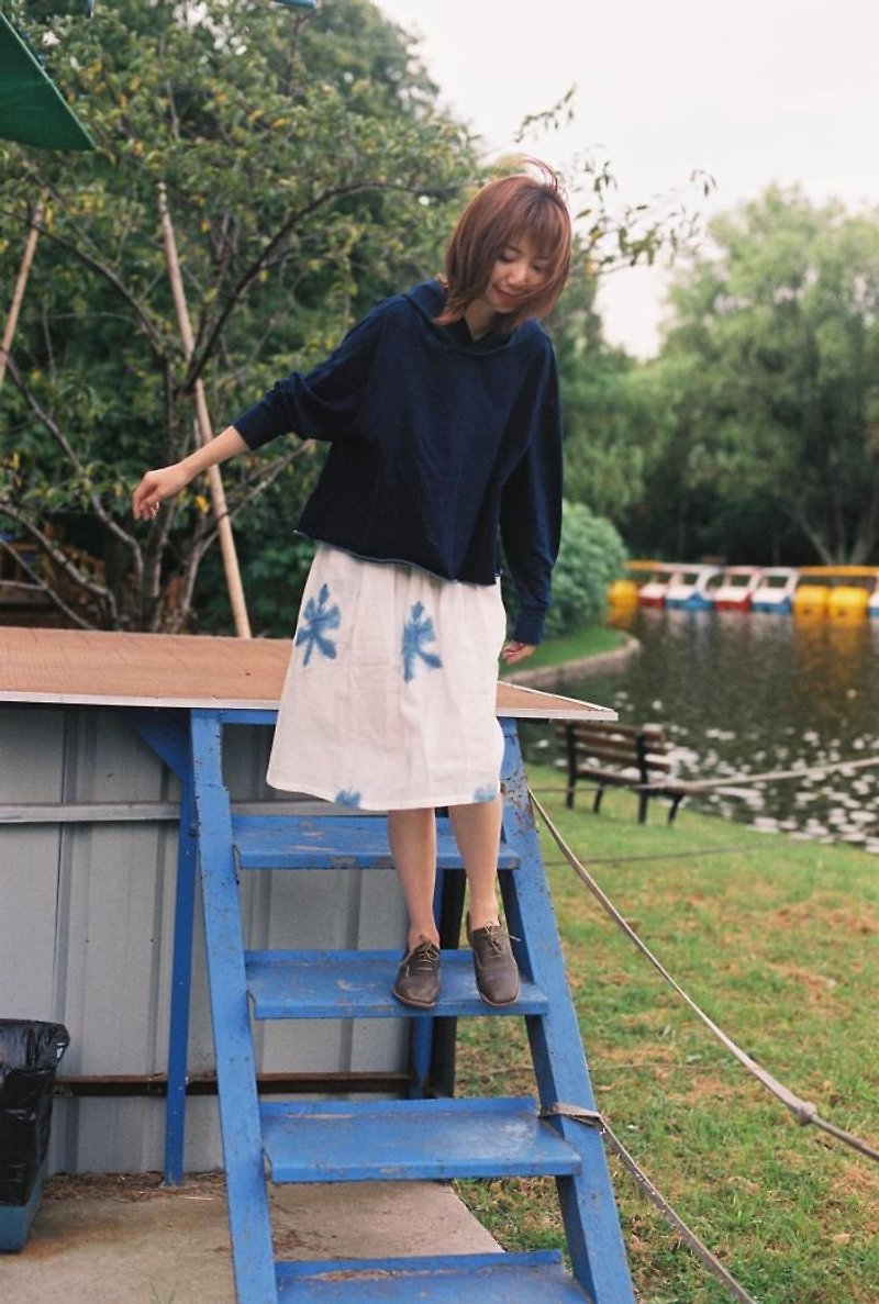 Fete scented half-skirt plant blue tie dyed fresh skirt original design - กระโปรง - ผ้าฝ้าย/ผ้าลินิน 