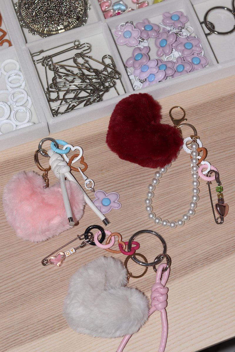 11/15 - 11/17 Handmade combination of plush pendants, bag charms, customized DIY beads - งานโลหะ/เครื่องประดับ - หนังเทียม 