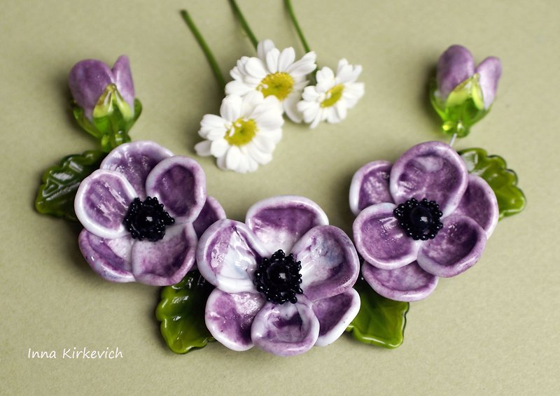 Handmade lampwork anemone flower beads, artisan sculpted floral glass beads set - งานเซรามิก/แก้ว - แก้ว สีม่วง