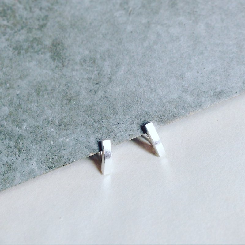  Simple Curve .925 silver earrings - ต่างหู - โลหะ สีเงิน