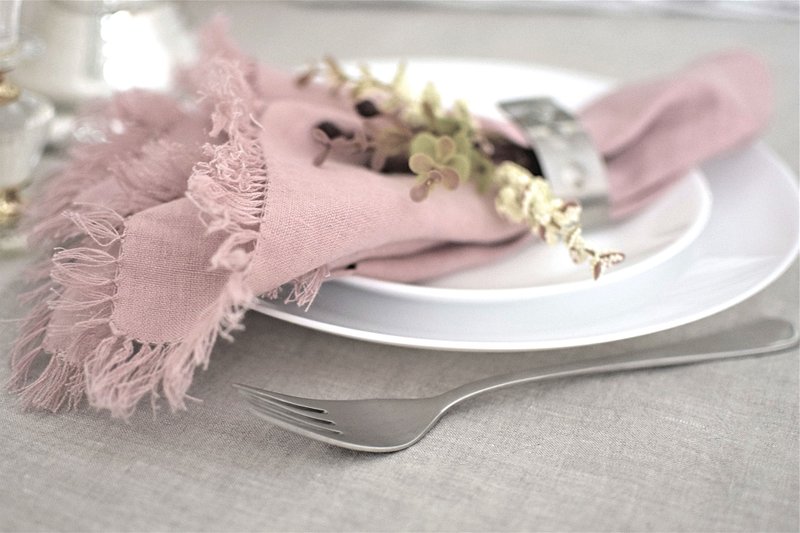 Set Of Linen Napkins With Fringe in dusty pink color, Soft Washed Linen Napkin - Place Mats & Dining Décor - Linen 