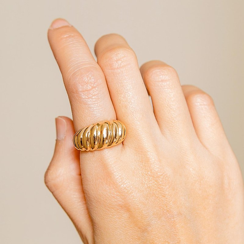 18K Gold Croissant Ring.wide Band Ring. Croissant Ring. Dome 