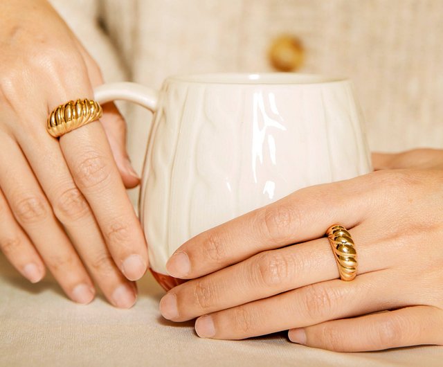 18K Gold Croissant Ring.wide Band Ring. Croissant Ring. Dome 