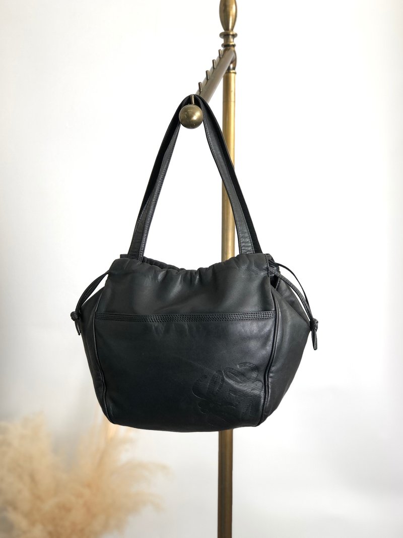 【 日本直送　名牌中古包 】LOEWE ロエベ ハンドバッグ ブラック アナグラム ナッパレザー 巾着 vintage ヴィンテージ オールド nggky5 - 手提包/手提袋 - 真皮 黑色