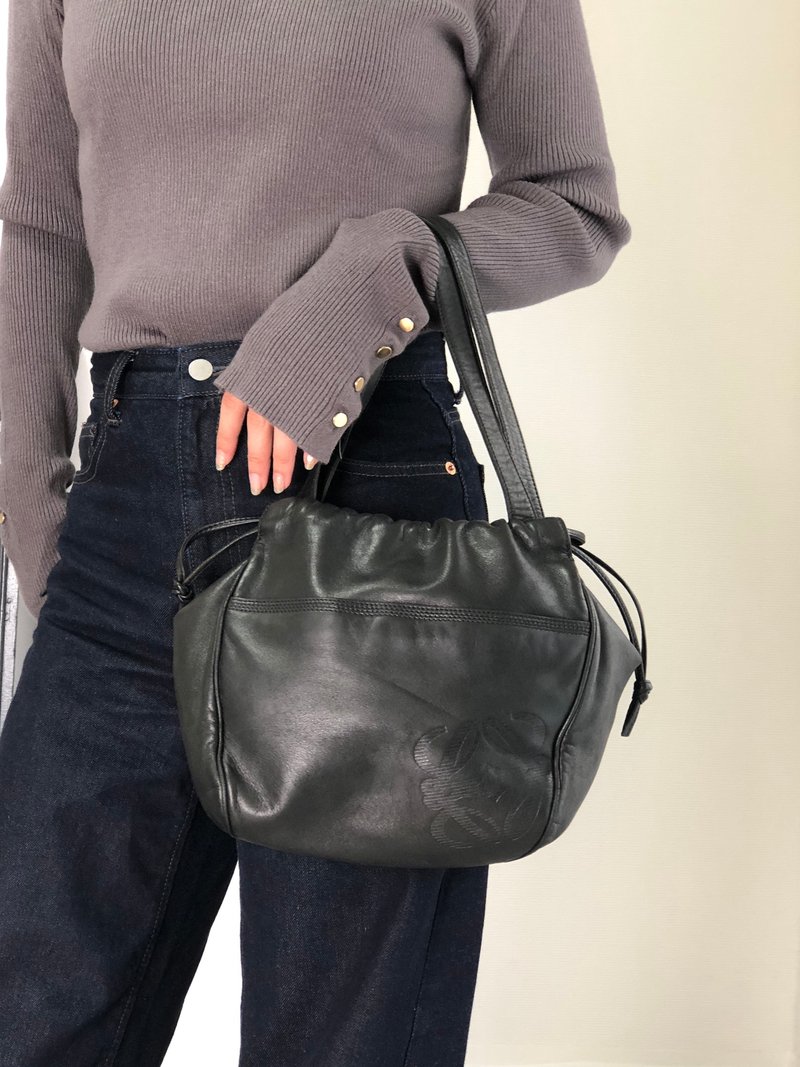 【Direct from Japan Luxury Pre-owned Bag】LOEWE Handbag Black Anagram Nappa Leather Drawstring Vintage Old nggky5 - กระเป๋าถือ - หนังแท้ สีดำ