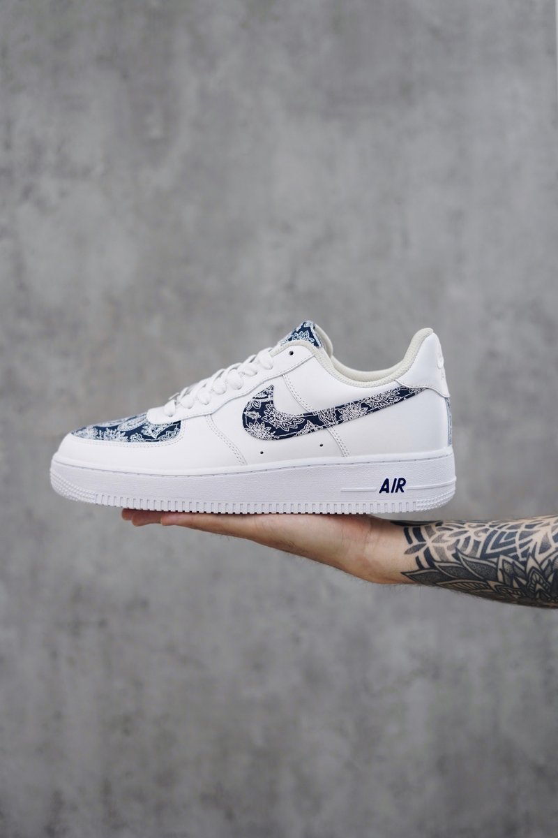 Handcrafted custom blue-dyed cashew patchwork Nike Air Force 1 - รองเท้าลำลองผู้ชาย - หนังแท้ 