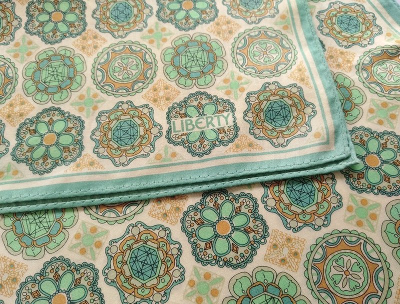 Liberty Vintage Handkerchief Floral Flower Sign 23 x 23 inches - 手帕 - 棉．麻 綠色