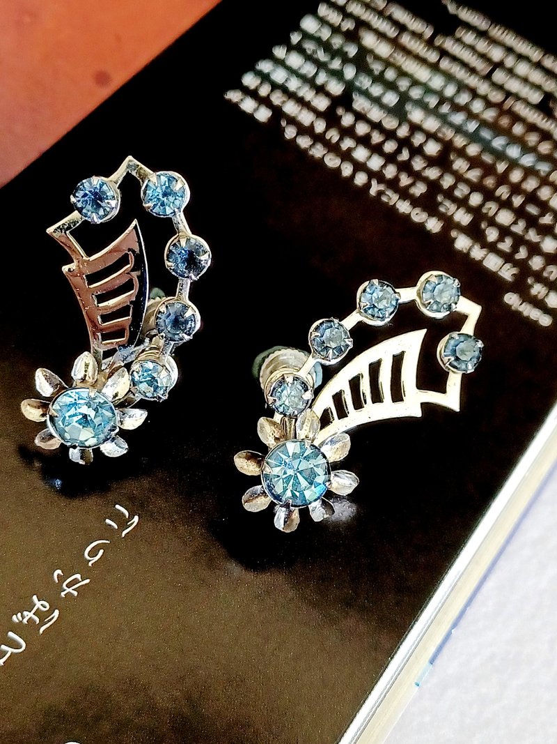 vintage jewelry 氣質水藍小花萊茵 夾式耳環 - 耳環/耳夾/耳骨夾 - 其他金屬 