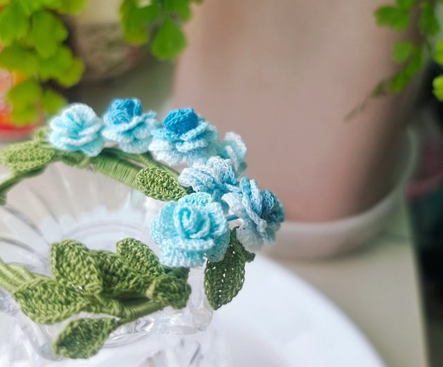 新製品の長持ち！ハートピン付きの編み物とかぎ針編みのブルーローズブローチ - ショップ Bouquets Handmade Accessory ブローチ  - Pinkoi