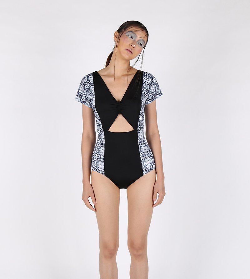 其他材質 女泳衣/比基尼 黑色 - Crystal suit V 領小性感泳裝 / 寶石打印+經典黑色 / XS