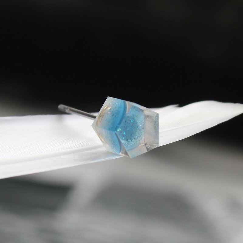 Clear Resin Earrings ▽  526 / The Diamond Sea ▽ Single Stud - Earrings & Clip-ons - Other Materials Blue