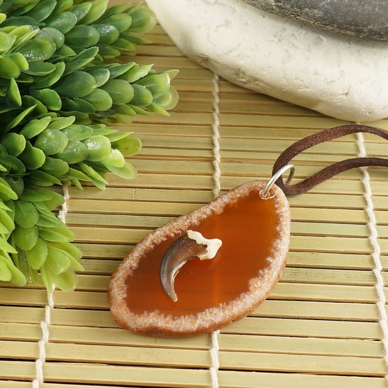 Wolf Claw Protection Amulet Red Agate Slice Slab Pendant Necklace Man Jewelry - 項鍊 - 半寶石 咖啡色