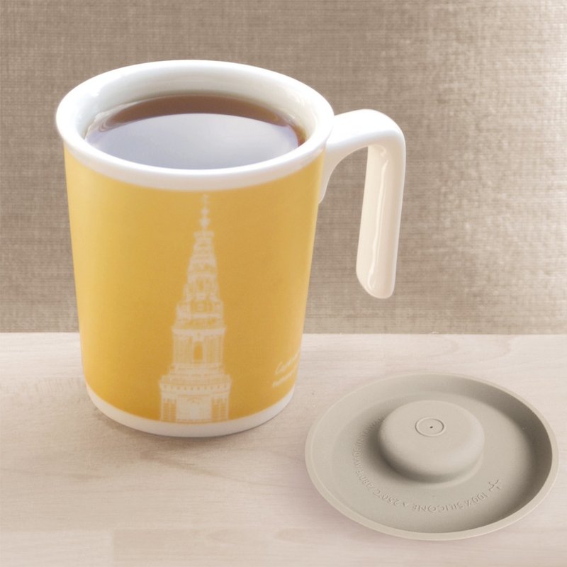 Copenhagen Christiansborg The World Kissing Mug - Mugs - Porcelain Gold