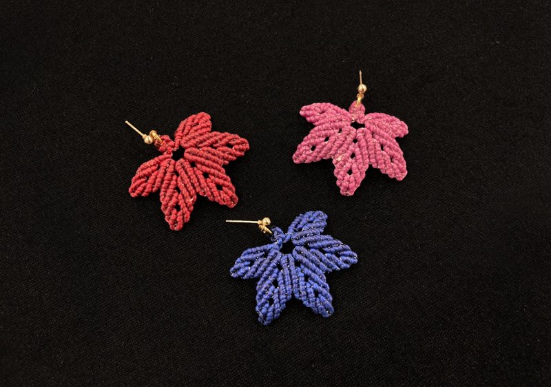 [Little Maple Leaf] Silk Wax Thread Handmade Earrings - ต่างหู - วัสดุอื่นๆ หลากหลายสี