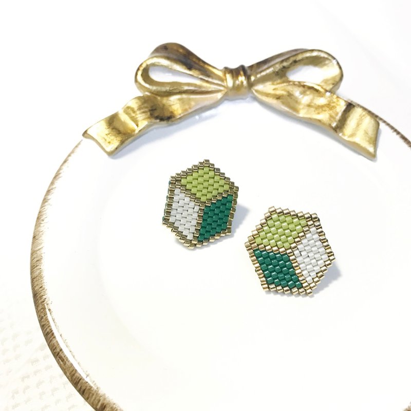 幾何系列 : Little Green Cube Earrings (E1703JS) - 耳環/耳夾/耳骨夾 - 其他材質 綠色