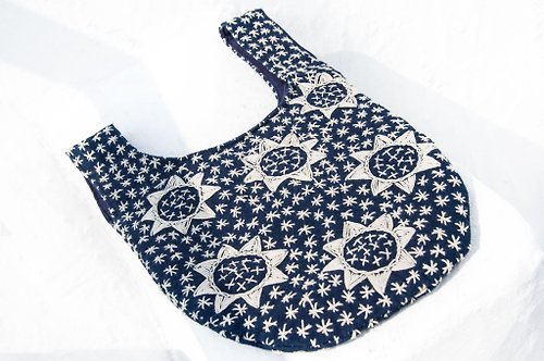 omhandmade 藍染棉麻設計散步包 手拿包 色塊包 拼布包 棉麻包 手機袋-花刺繡