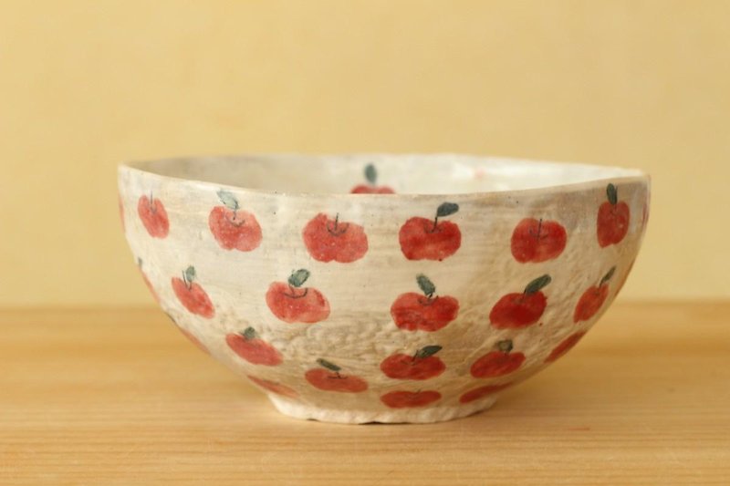 An apple full of salad bowl. - Bowls - Pottery 