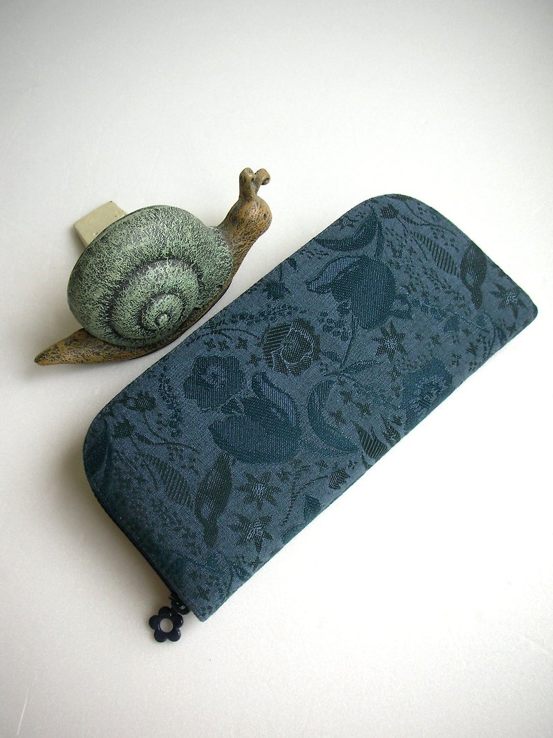 Ito Naomi [Wild Flower] Jacquard Cloth - Long Clip / Wallet / Coin Purse / Gift - Wallets - Cotton & Hemp Blue
