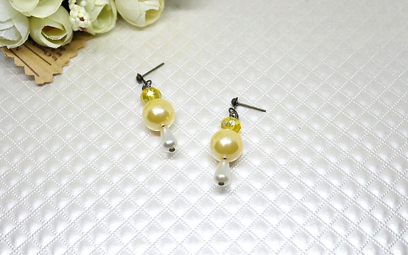 Alloy <Golden Ball>-Pin Earrings-Limited*1- - Earrings & Clip-ons - Plastic Yellow