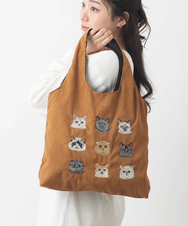 Jubilee Animal Embroidery Corduroy Tote Bag Cat Brown - กระเป๋าแมสเซนเจอร์ - เส้นใยสังเคราะห์ สีนำ้ตาล