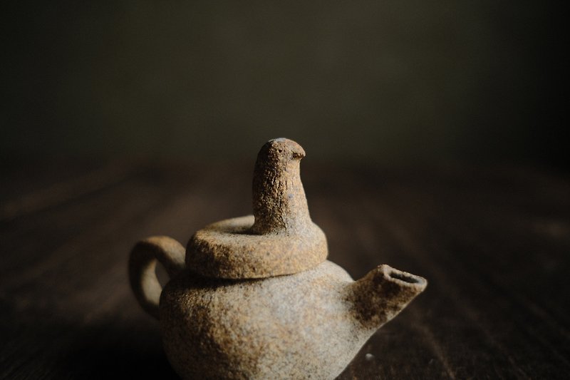 Pigeon Latin Magic Lamp·Hand-Pressed Pot - ถ้วย - ดินเผา สีนำ้ตาล
