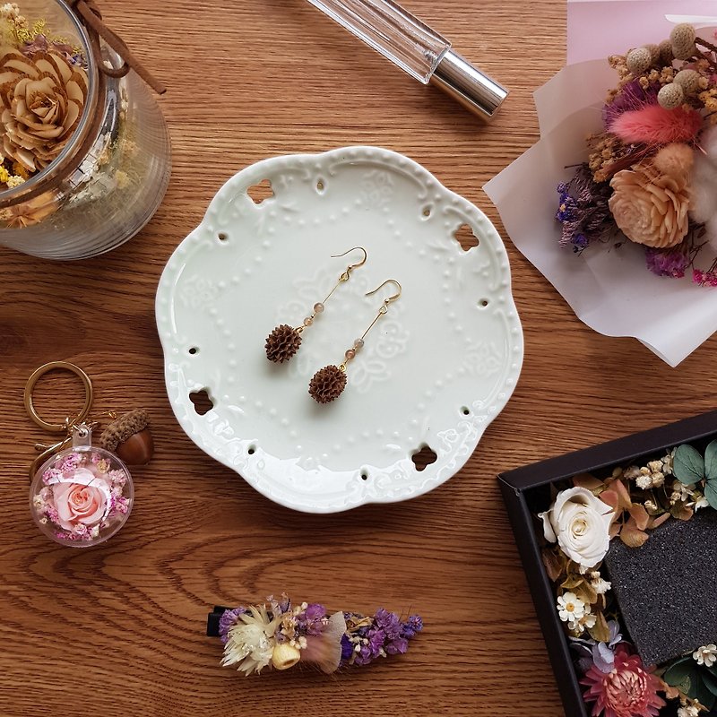 Guoguo Earrings | Personalized Circle / Free Change Clip - Earrings & Clip-ons - Plants & Flowers Brown