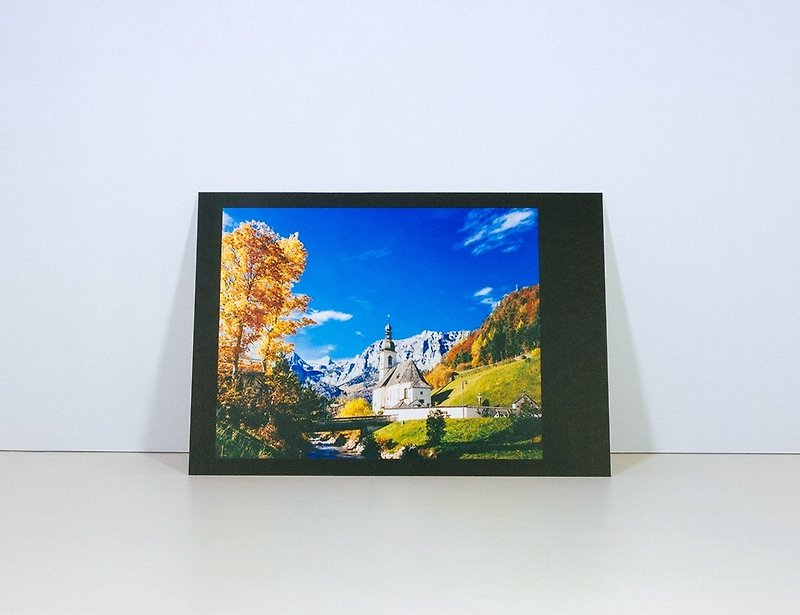 攝影明信片 | 小鎮風景和聖塞巴斯蒂安教堂-貝希特斯加登的拉姆紹-貝希特斯加登郡的秋天-巴伐利亞-德國 - 卡片/明信片 - 紙 多色