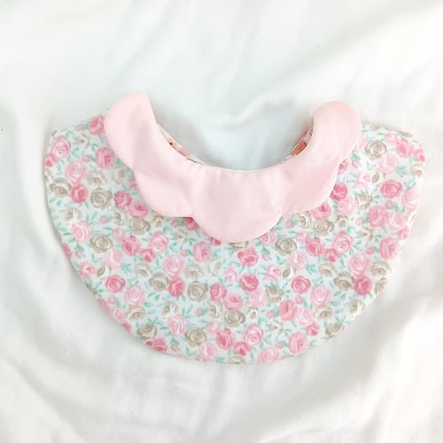 QQ rabbit 手工嬰幼兒精品 彌月禮盒 浪漫小玫瑰。莓型圍兜 口水巾(可繡名字)
