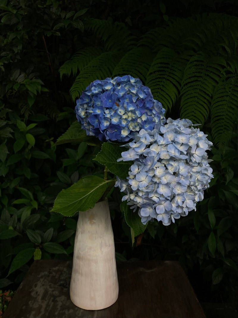 白焰手捏花瓶 I - 花瓶/花器 - 陶 
