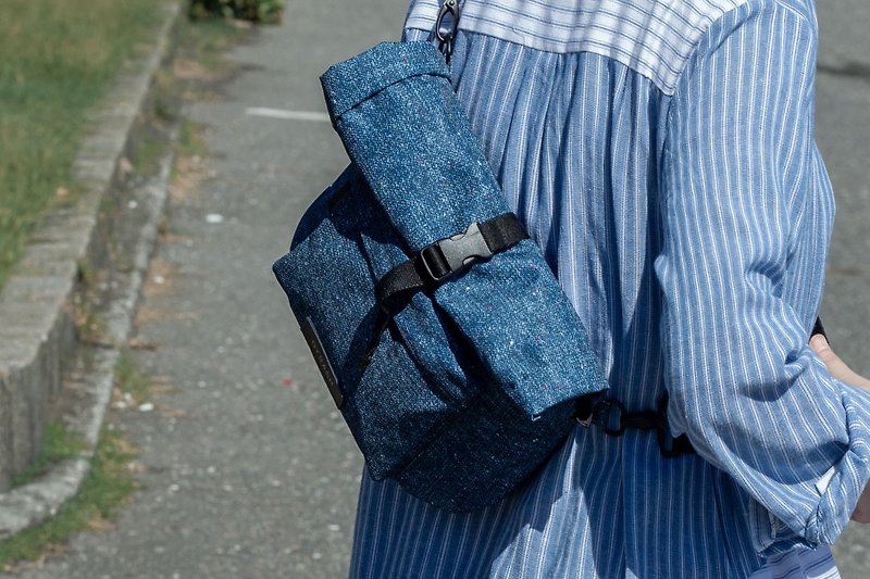 【Transformable Waist Bag 】Cross body Bag/ Walking Bag(Blue Denim Printing) - กระเป๋าแมสเซนเจอร์ - วัสดุกันนำ้ 