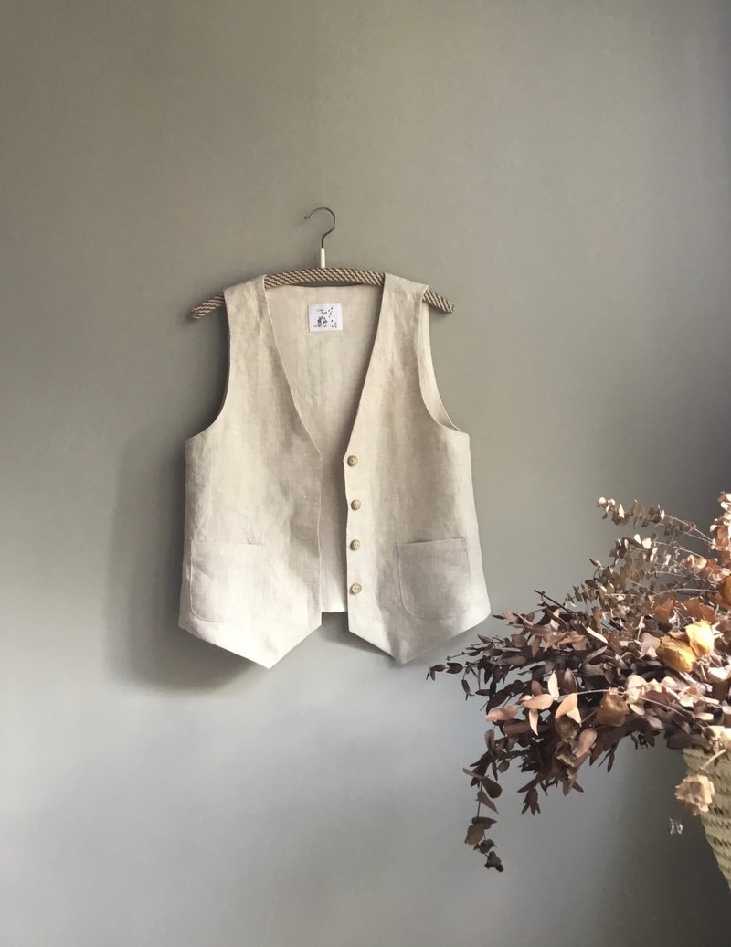 Meet Hemingway/literary style three-piece suit V-neck linen button-down vest 100% enzyme washed linen - เสื้อกั๊กผู้หญิง - ผ้าฝ้าย/ผ้าลินิน 