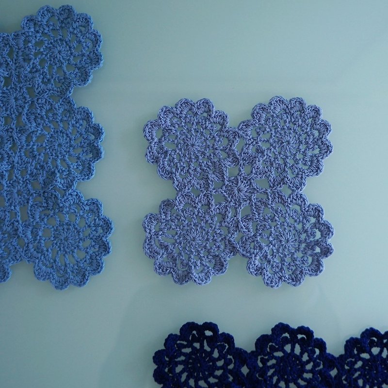 Handknitted beautiful color doily mat DPM1 - コースター - その他の素材 ブルー