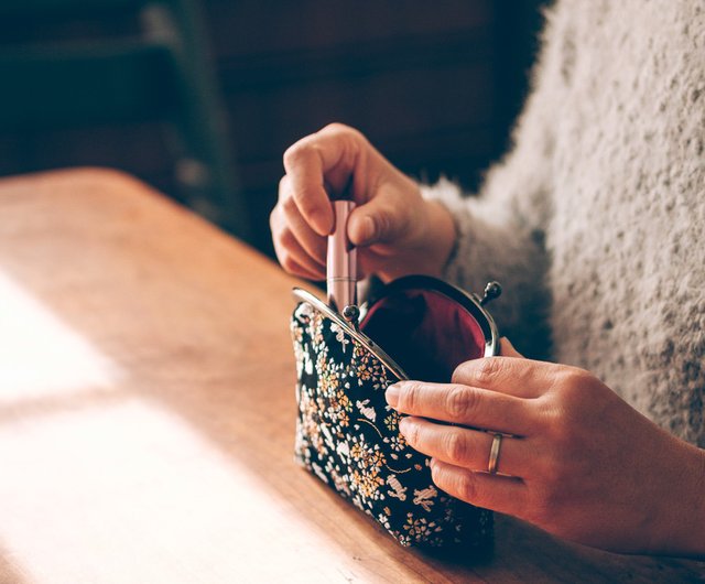 日本製】 京都西陣織 がま口ポーチ/ makeup-bag コスメポーチ －黒露芝