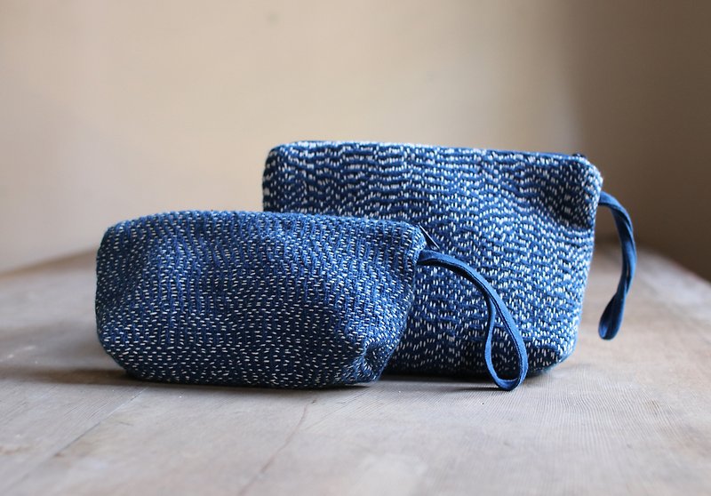 OMAKE選択した青色の手の刺繍袋 - ポーチ - コットン・麻 ブルー